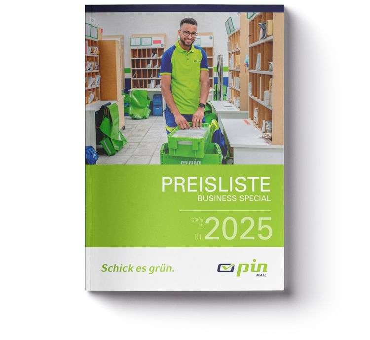 Mann auf Katalog-Cover, zeigt neue Preisliste Business Special 2025